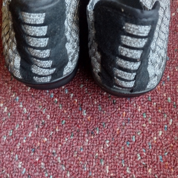 St. John's Bay Women's Silver Woven Shoes - Picture 4 of 4